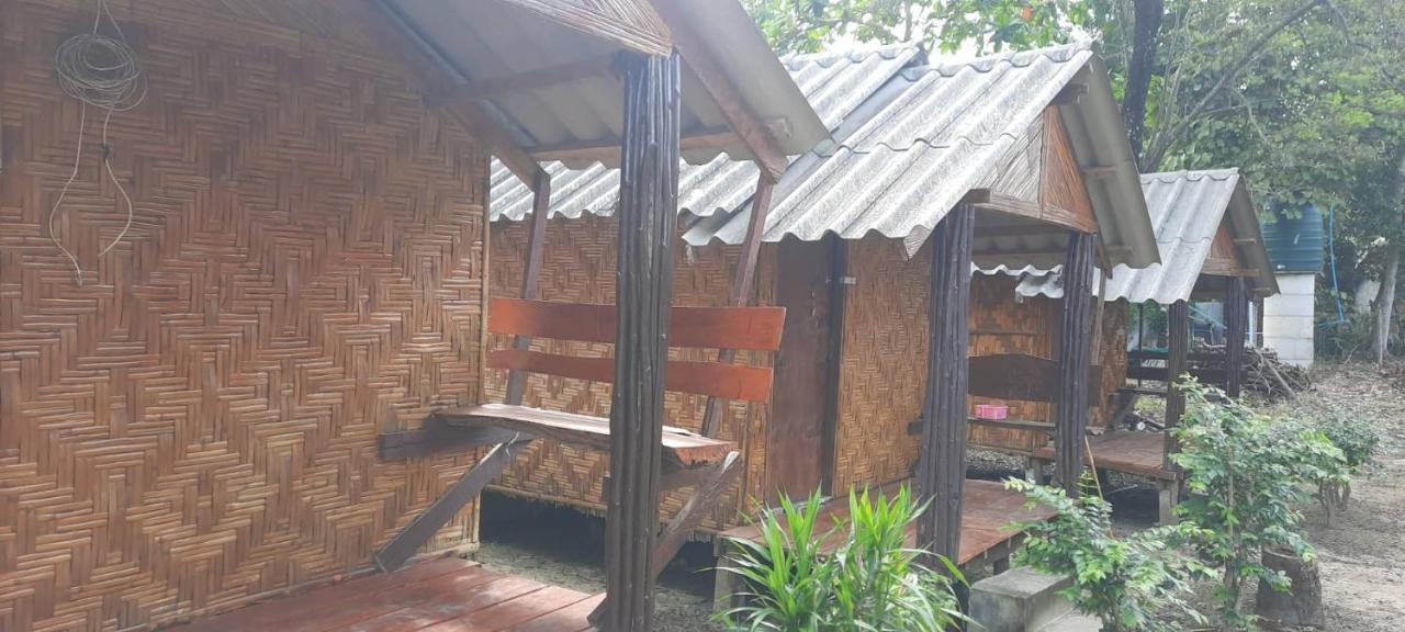 Chill Chill Long Beach Hostel Koh Lanta Exterior photo