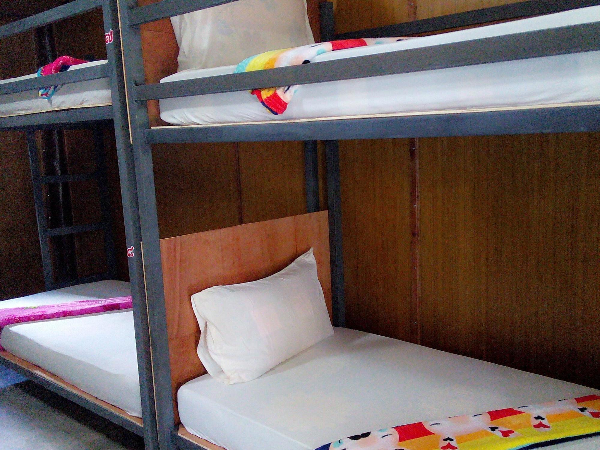 Chill Chill Long Beach Hostel Koh Lanta Exterior photo