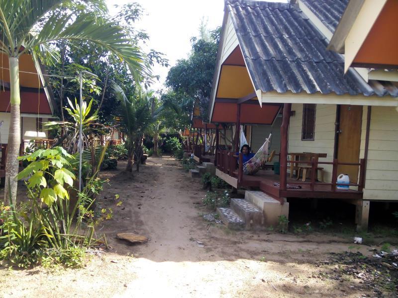 Chill Chill Long Beach Hostel Koh Lanta Exterior photo